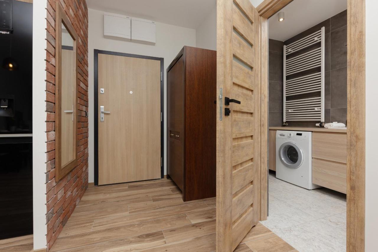 Apartment With Balcony & Parking Near Manufaktura Lodz By Renters Prestige Exterior photo
