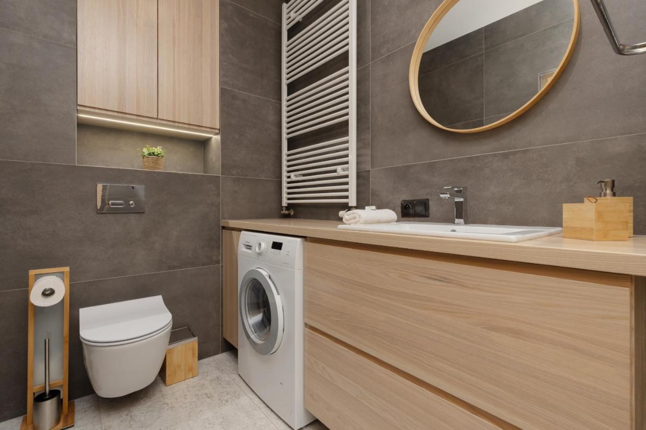 Apartment With Balcony & Parking Near Manufaktura Lodz By Renters Prestige Exterior photo