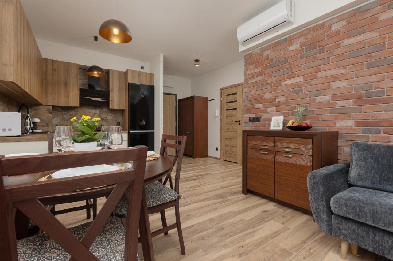 Apartment With Balcony & Parking Near Manufaktura Lodz By Renters Prestige Exterior photo